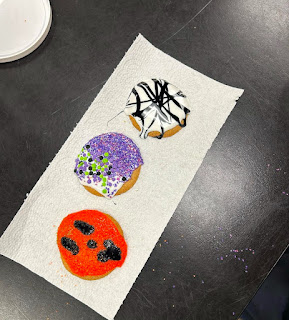 Various cookie designs at the Cardiology cookie decorating event - via @shscardiologyclub
